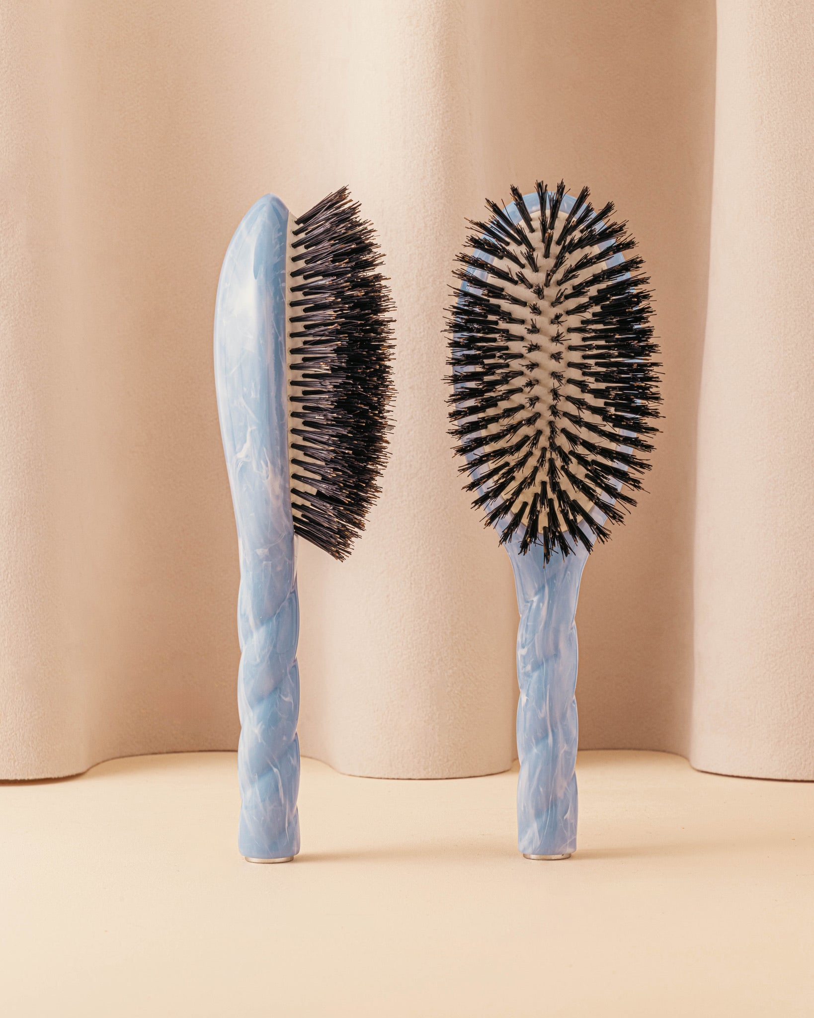 la-bonne-brosse-n-01-la-brosse-brillance-soin-l-universelle-dition-roseanna-blue image 1