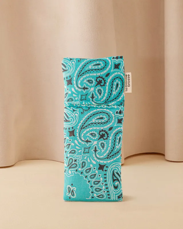 call-it-by-your-name-x-la-bonne-brosse-pochette-petite-brosse-bleu-ciel image 1