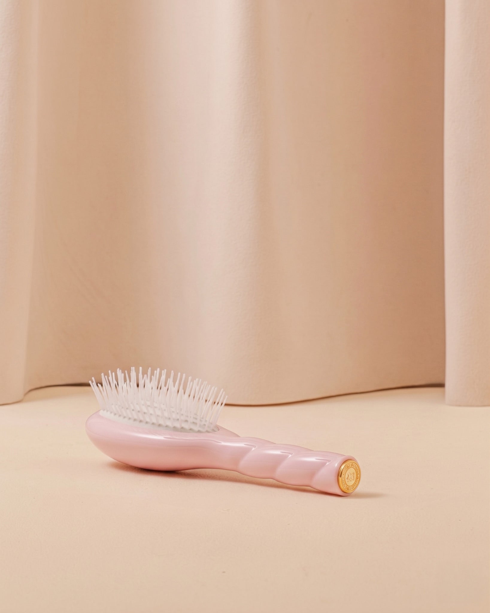 la-bonne-brosse-n-07-l-intense-petite-brosse-d-m-lante-stimulante-rose-lilas image 4