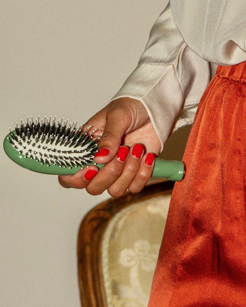 la-bonne-brosse-n-03-l-indispensable-douceur-petite-brosse-cuir-chevelu-sensible-2 image 7