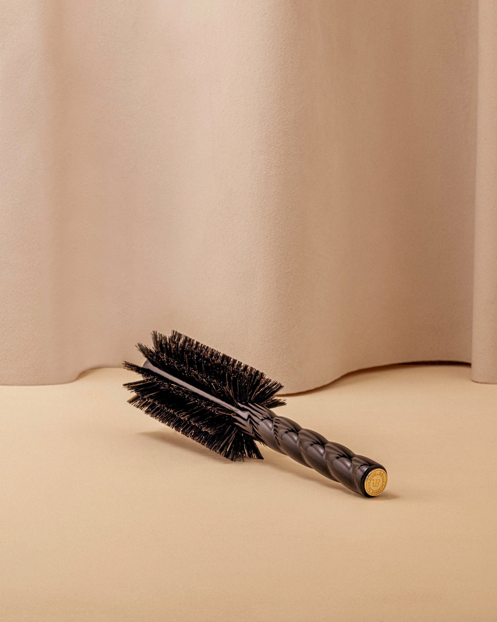 la-bonne-brosse-n-08-la-brosse-ronde-brushing-longueur-mouvement-black-dition image 3
