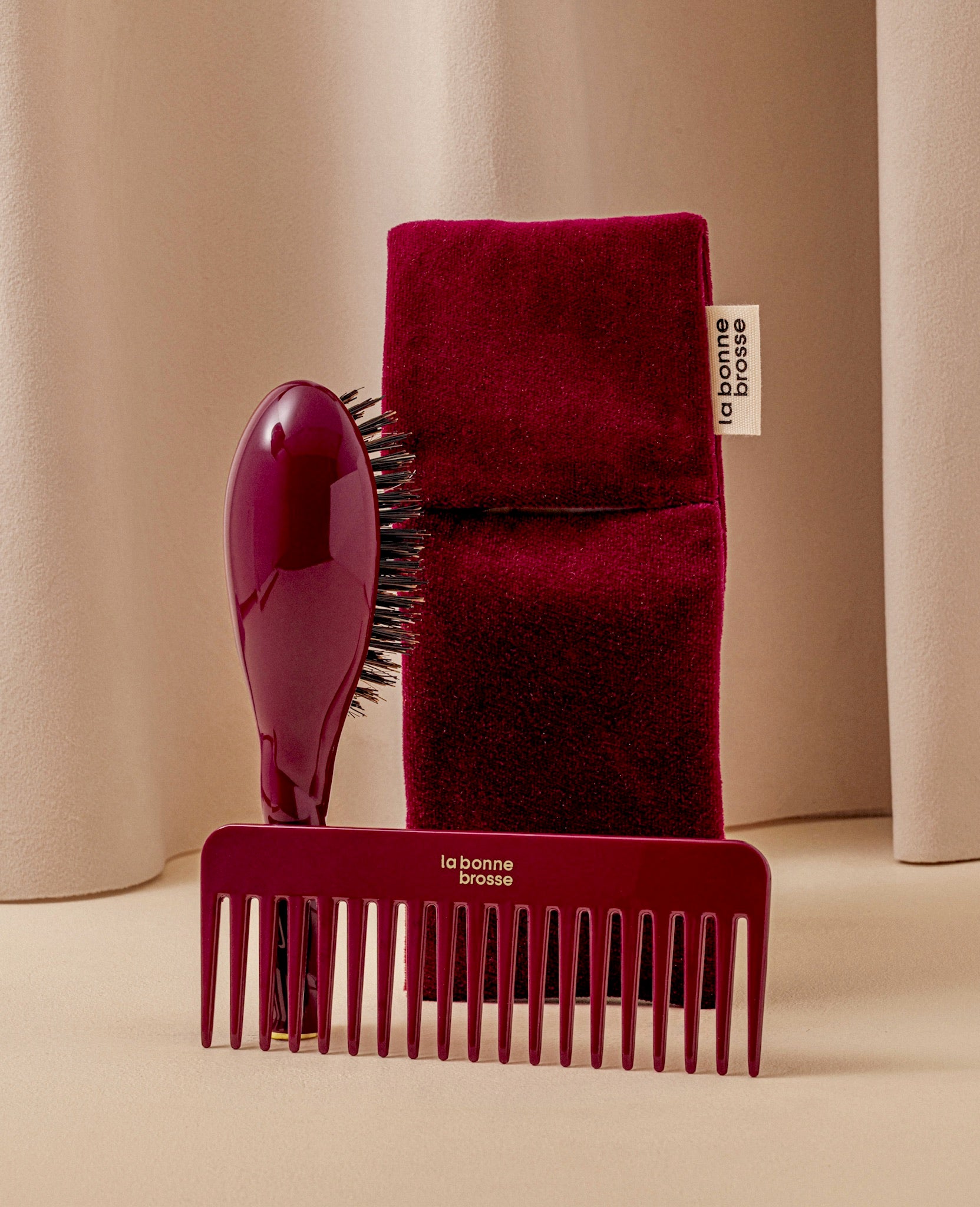 la-bonne-brosse-la-pochette-petite-brosse-rouge-cerise image 3