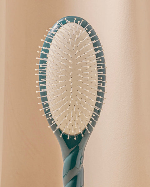 la-bonne-brosse-n-04-la-miracle-brosse-d-m-lante-massante-bleu-encre image 4