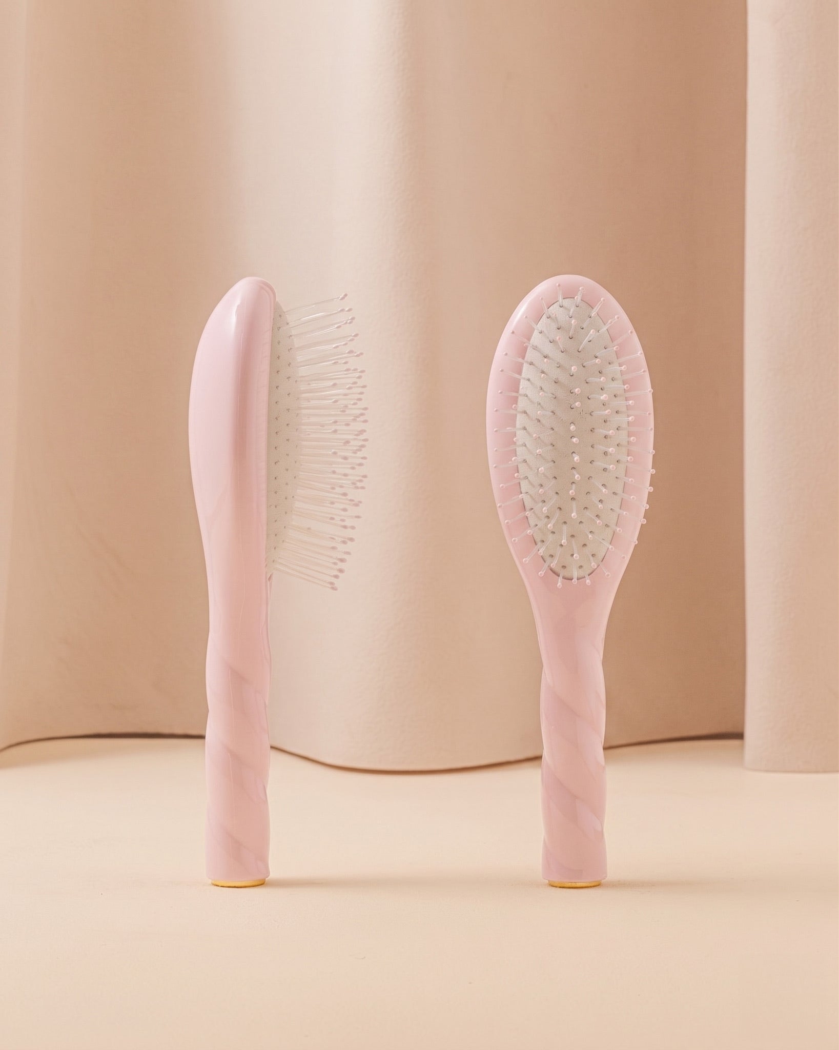 la-bonne-brosse-n-04-la-miracle-petite-brosse-d-m-lante-massante-rose-lilas image 1