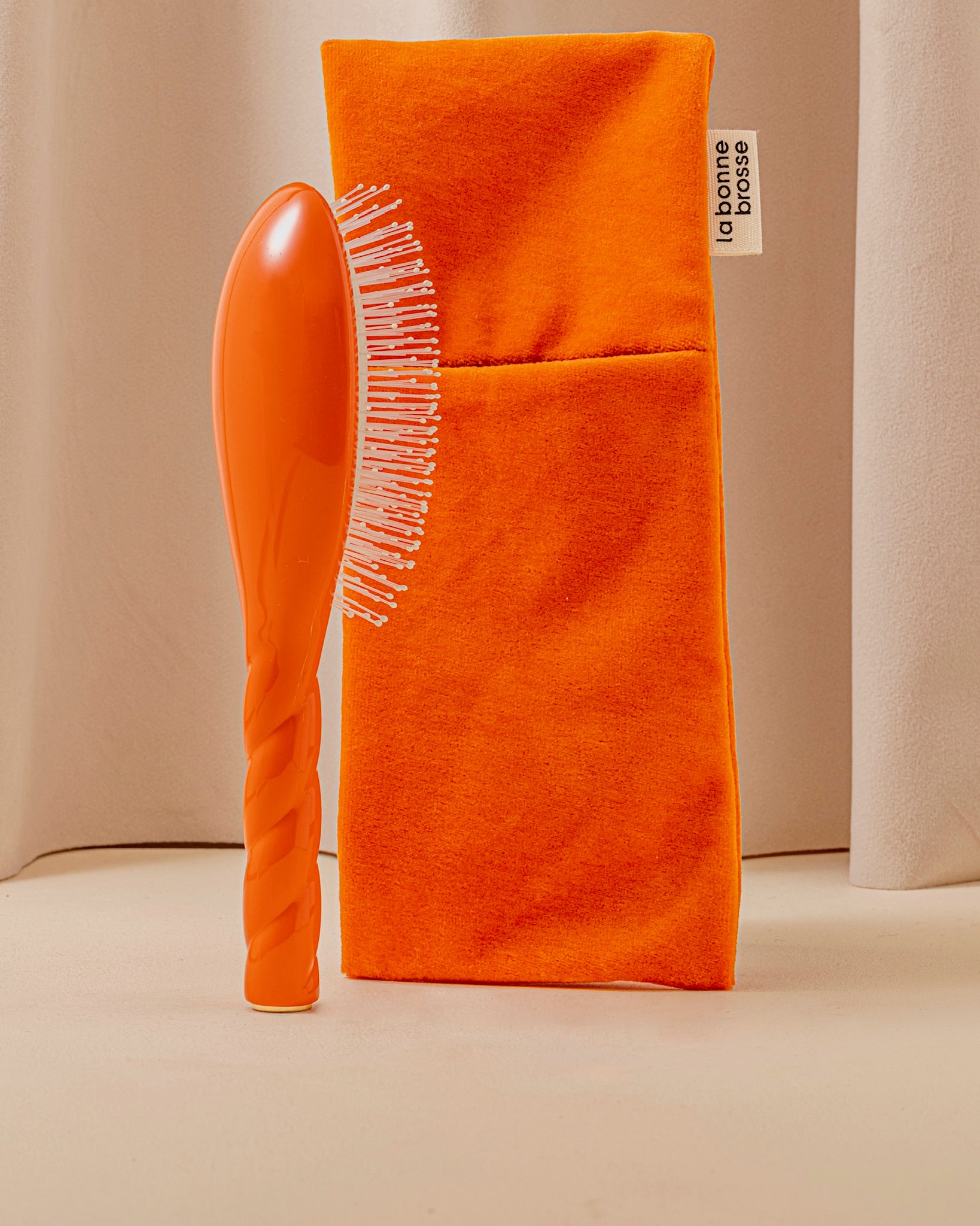 la-bonne-brosse-pochette-grande-brosse-orange-seventies-tui-velours-et-satin image 2