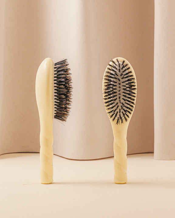 la-bonne-brosse-n-01-la-petite-brosse-brillance-soin-l-universelle-ivoire-cair-1 image 1