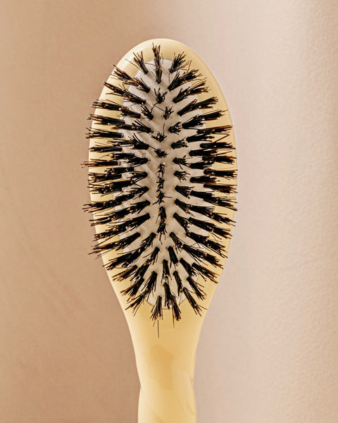 la-bonne-brosse-n-01-la-petite-brosse-brillance-soin-l-universelle-ivoire-cair-1 image 4