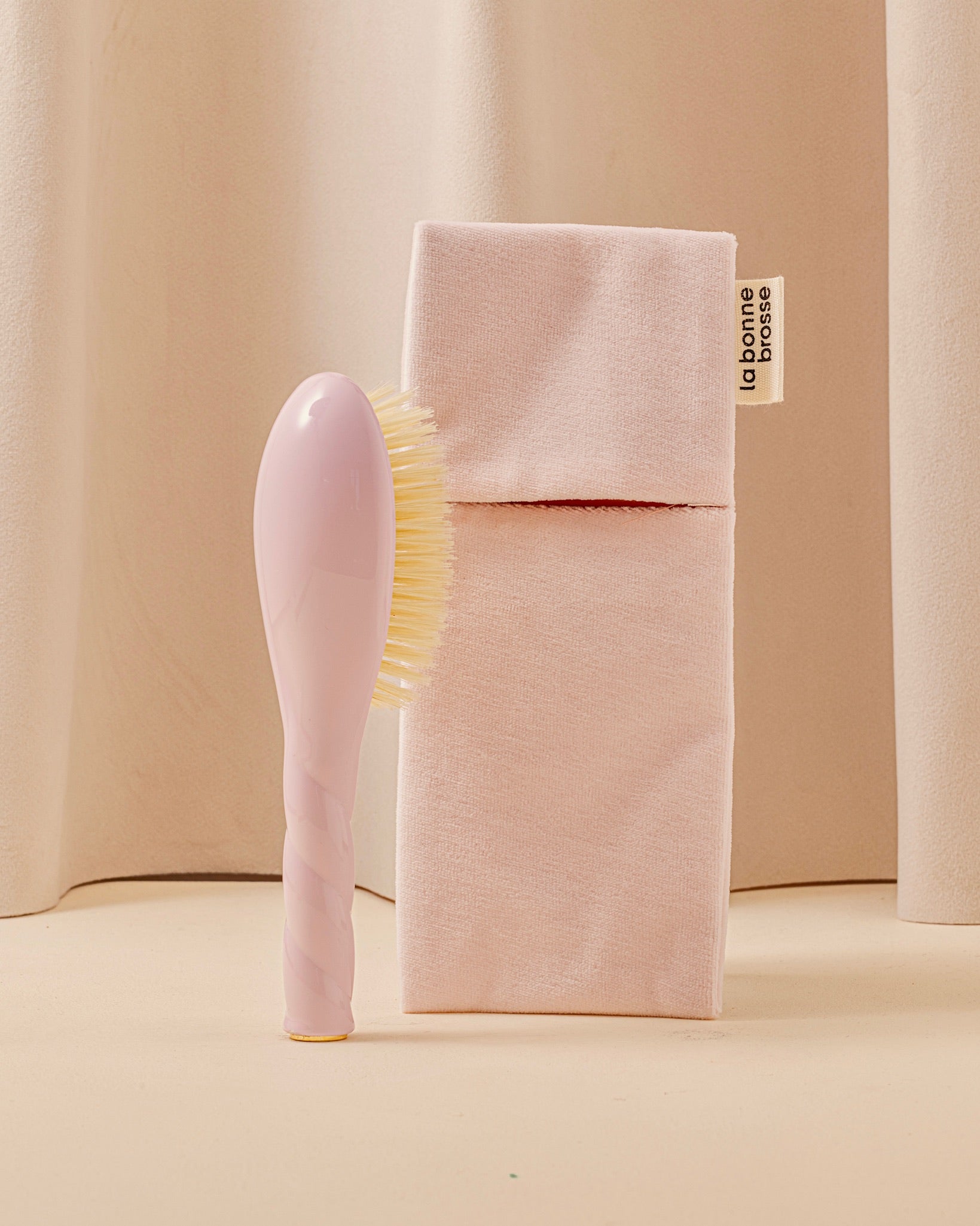 la-bonne-brosse-pochette-brosse-b-b-rose-lilas image 2