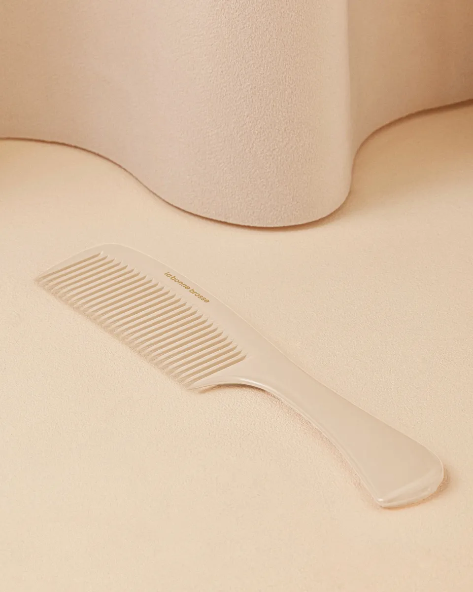la-bonne-brosse-le-peigne-manche-d-m-lant-en-ac-tate-blanc-cr-me-grand-peigne-la image 1