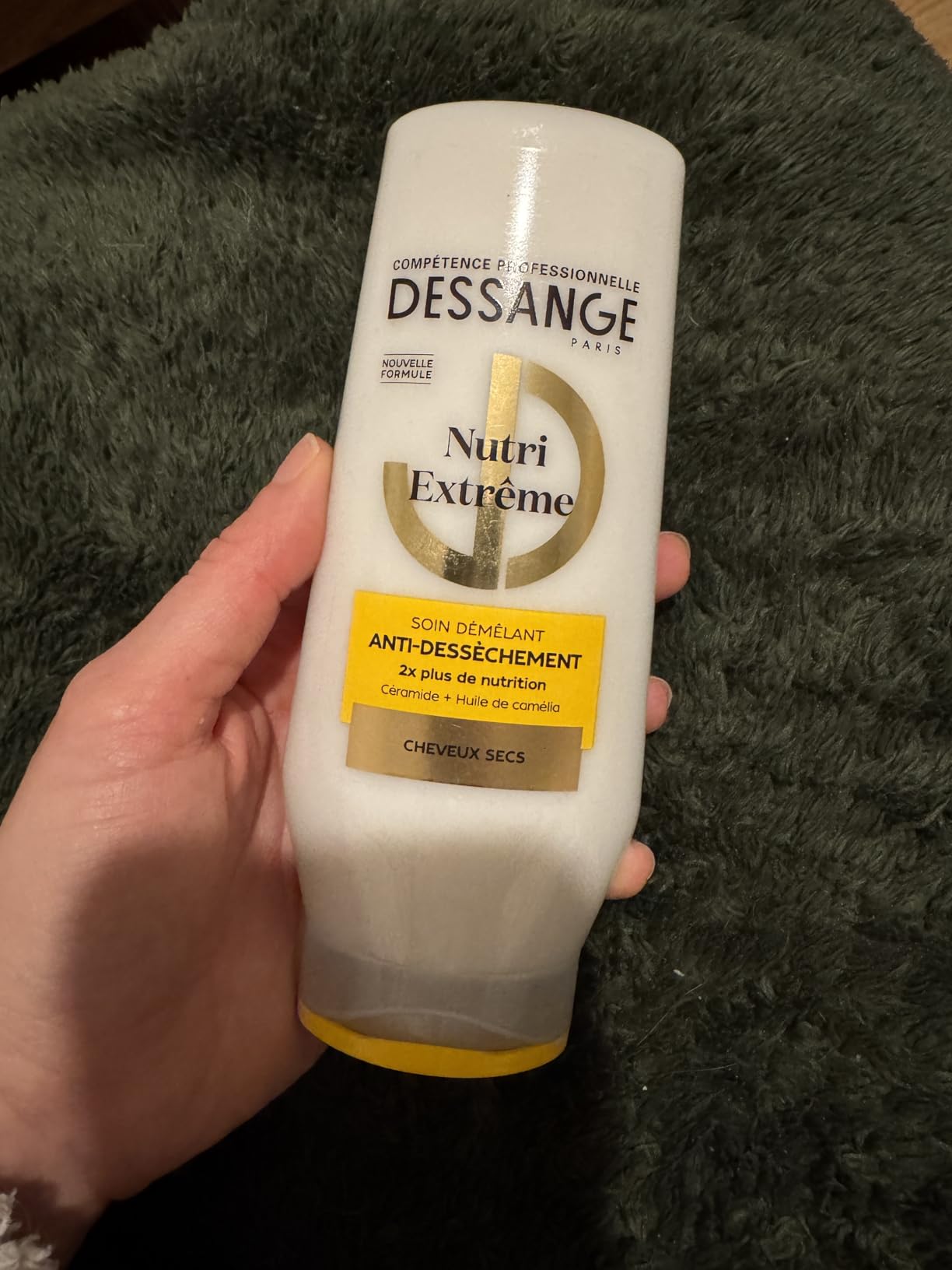 Trop léger pour cheveux très abîmés