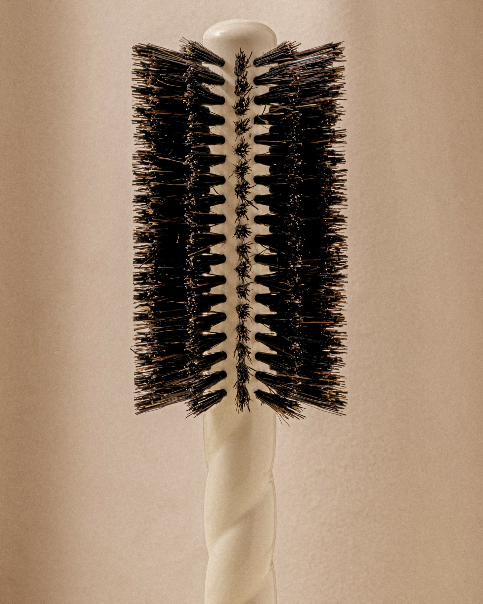 la-bonne-brosse-n-08-la-brosse-ronde-brushing-longueur-mouvement-blanc-cr-me image 1