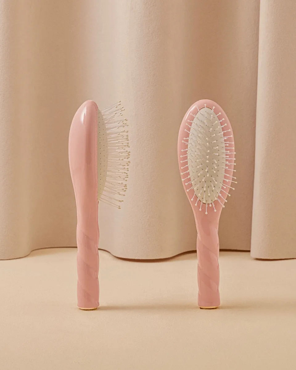 la-bonne-brosse-n-04-la-miracle-petite-brosse-d-m-lante-massante-rose-poudr image 1