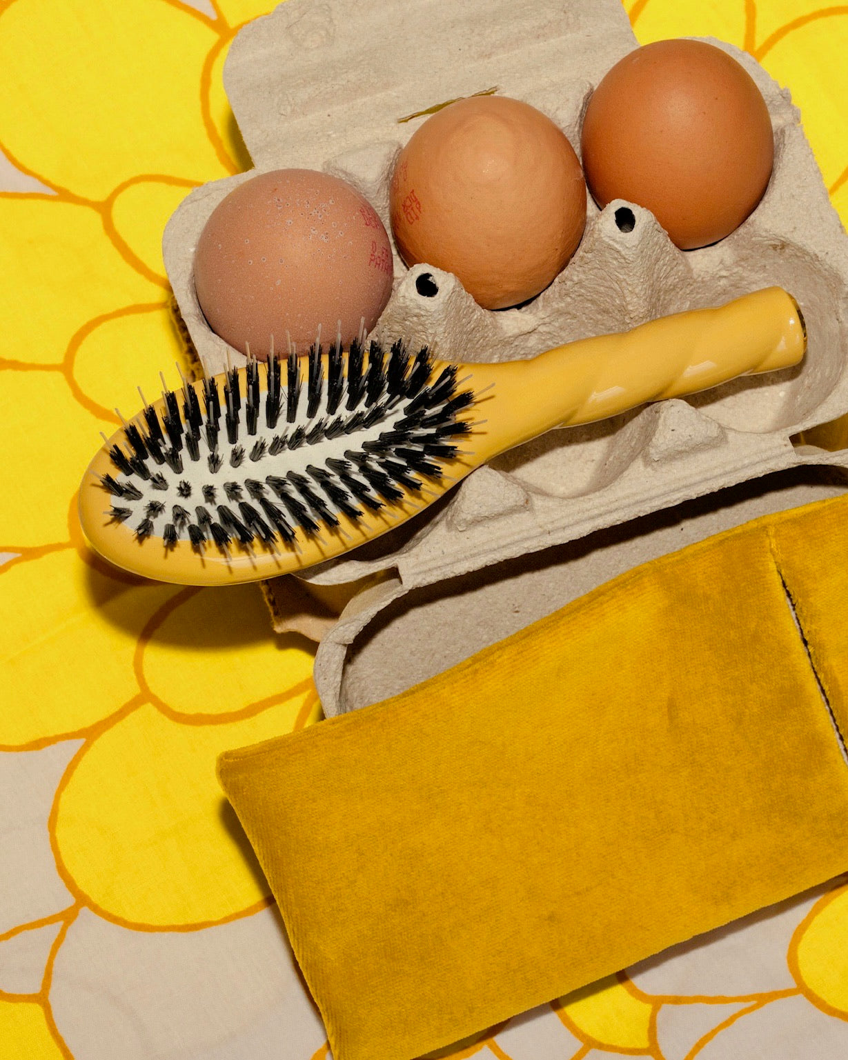 la-bonne-brosse-n-02-la-petite-brosse-d-m-lante-soin-l-indispensable-jaune-safra image 2