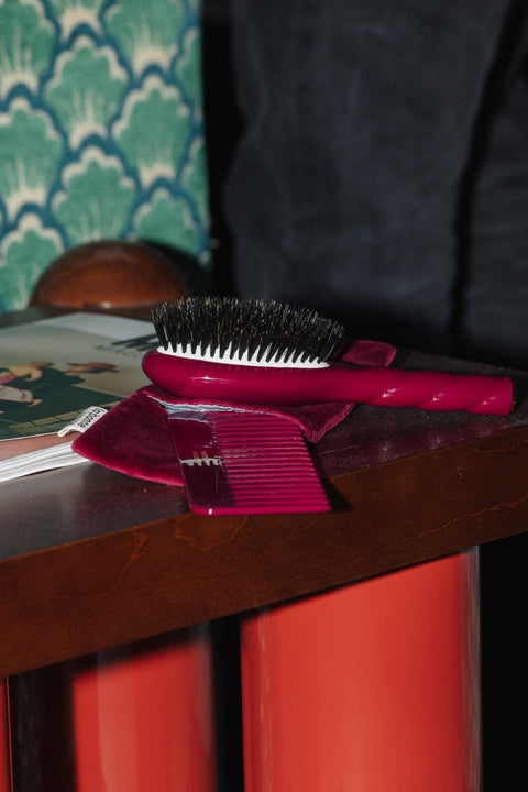 la-bonne-brosse-n-01-la-petite-brosse-brillance-soin-l-universelle-rouge-cerise image 8