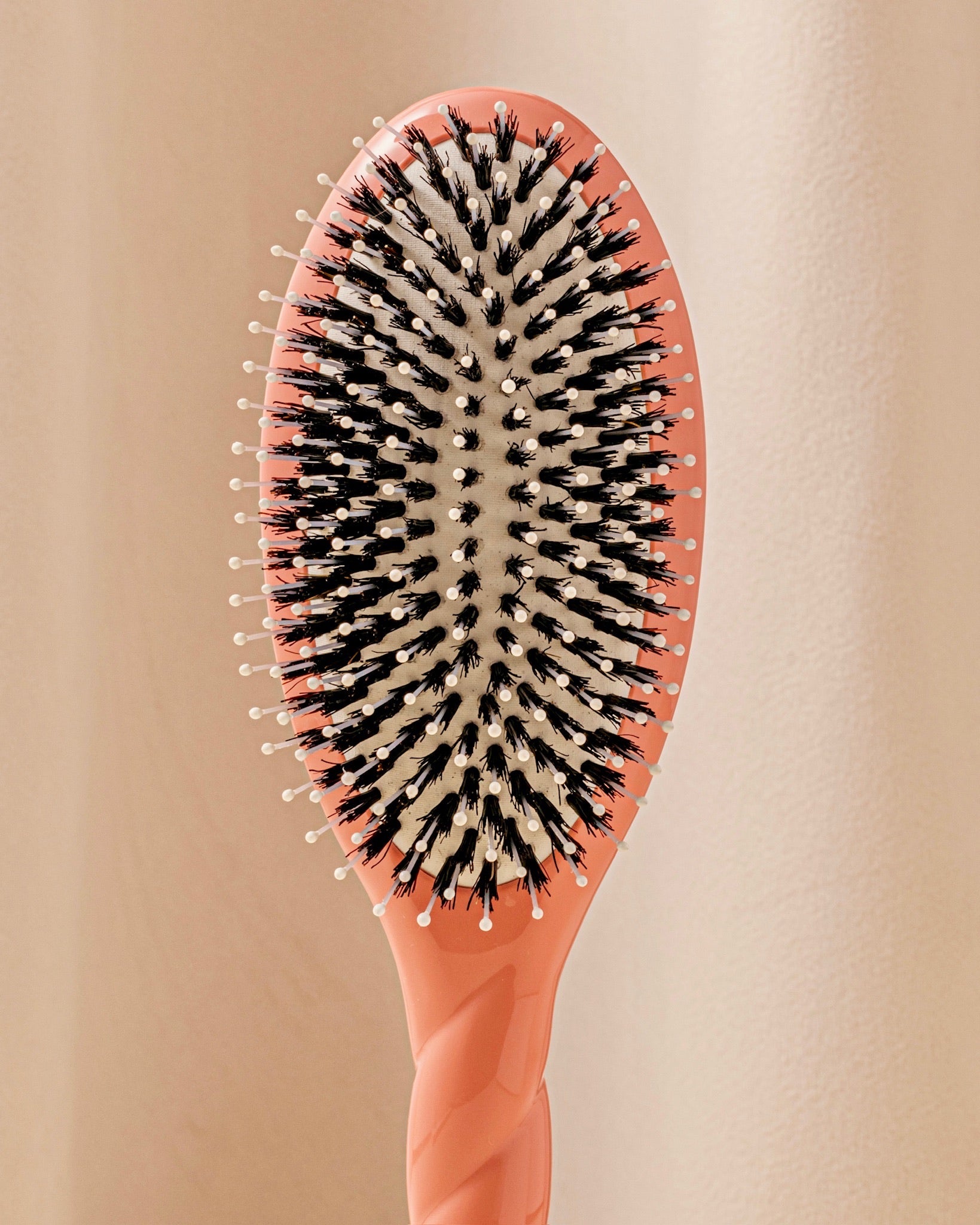 la-bonne-brosse-n-03-la-brosse-cuir-chevelu-sensible-l-indispensable-douceur-cor image 4