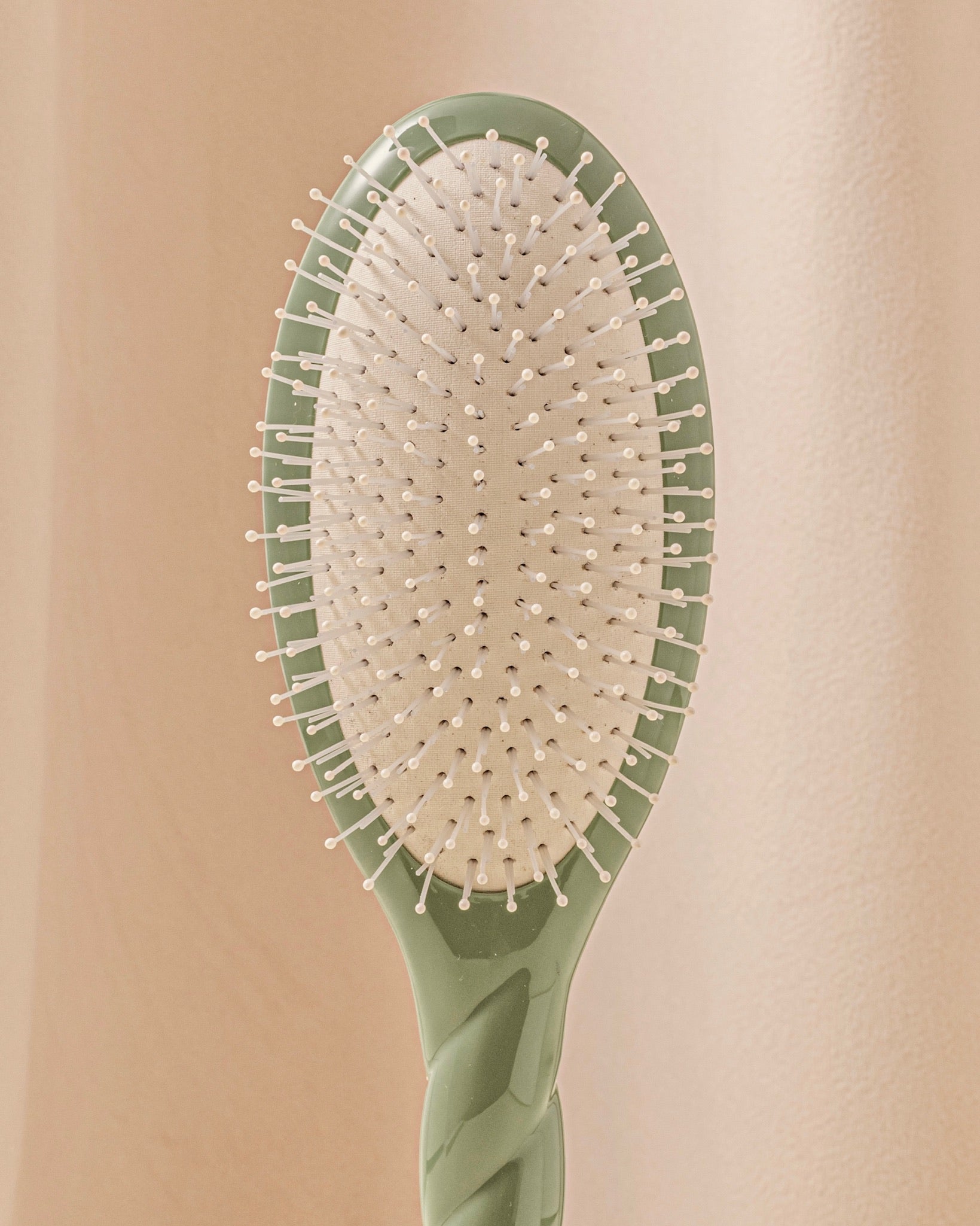 la-bonne-brosse-n-04-la-miracle-grande-brosse-d-m-lante-massante-vert-amande image 4