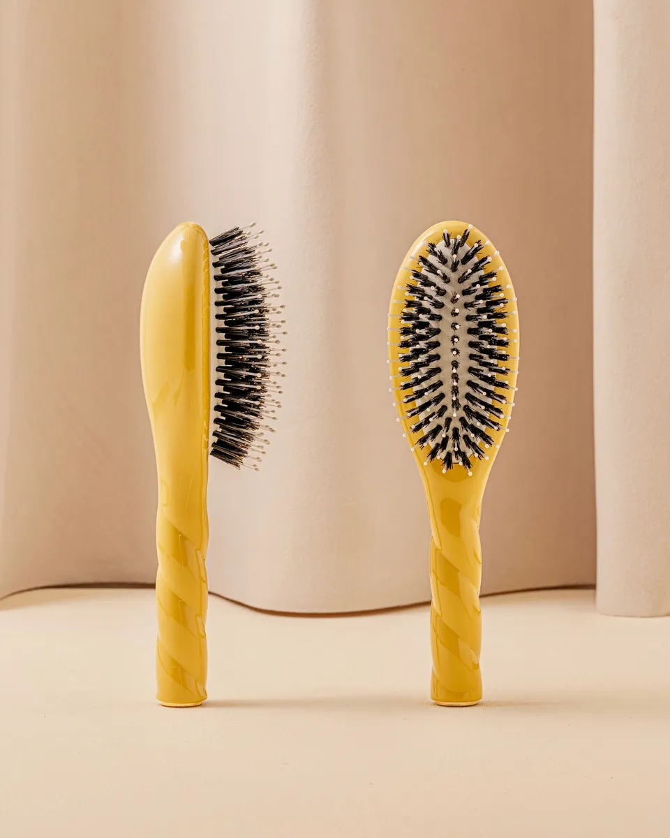 la-bonne-brosse-n-03-l-indispensable-douceur-petite-brosse-cuir-chevelu-sensible-8 image 1
