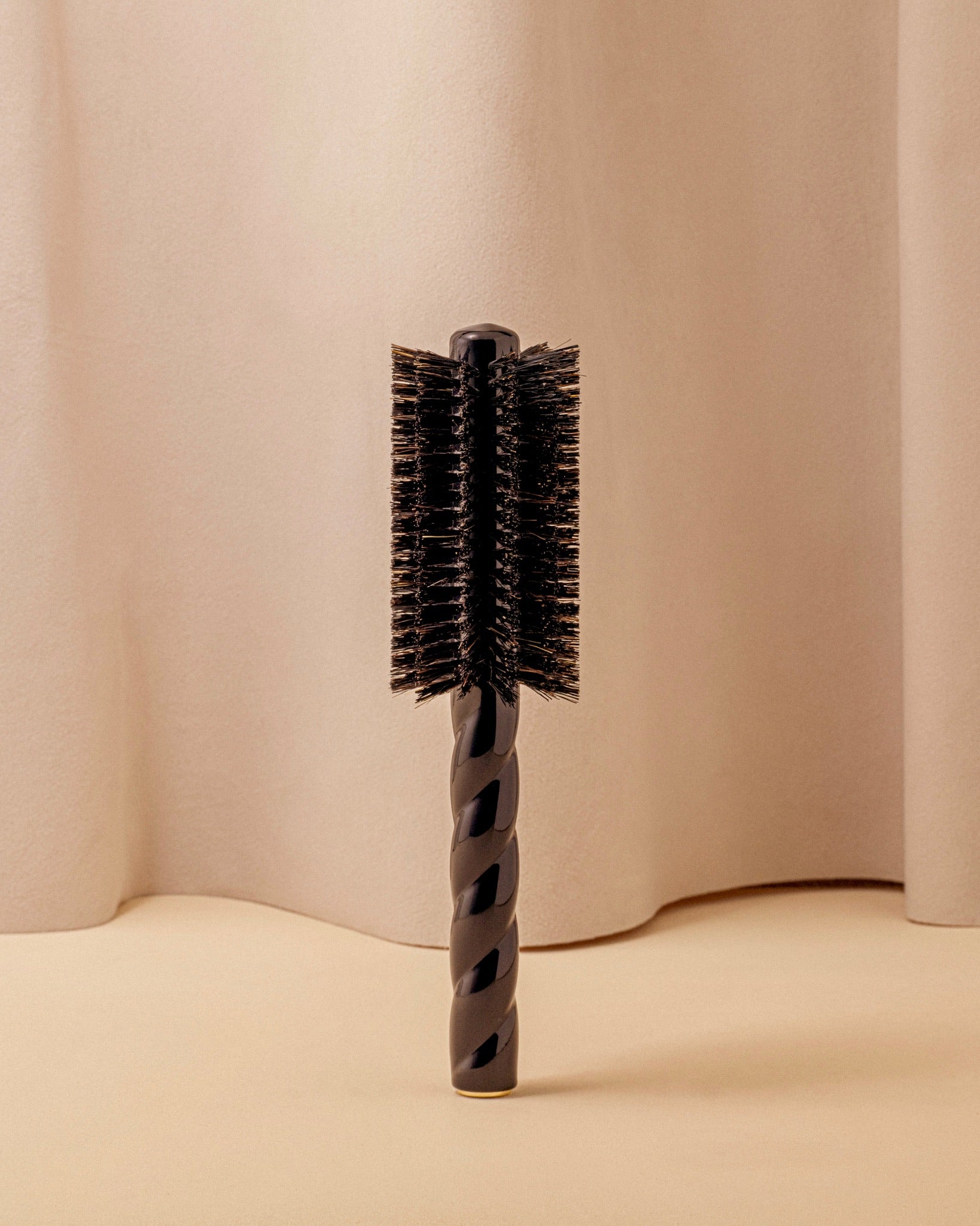 la-bonne-brosse-n-08-la-brosse-ronde-brushing-longueur-mouvement-black-dition image 2