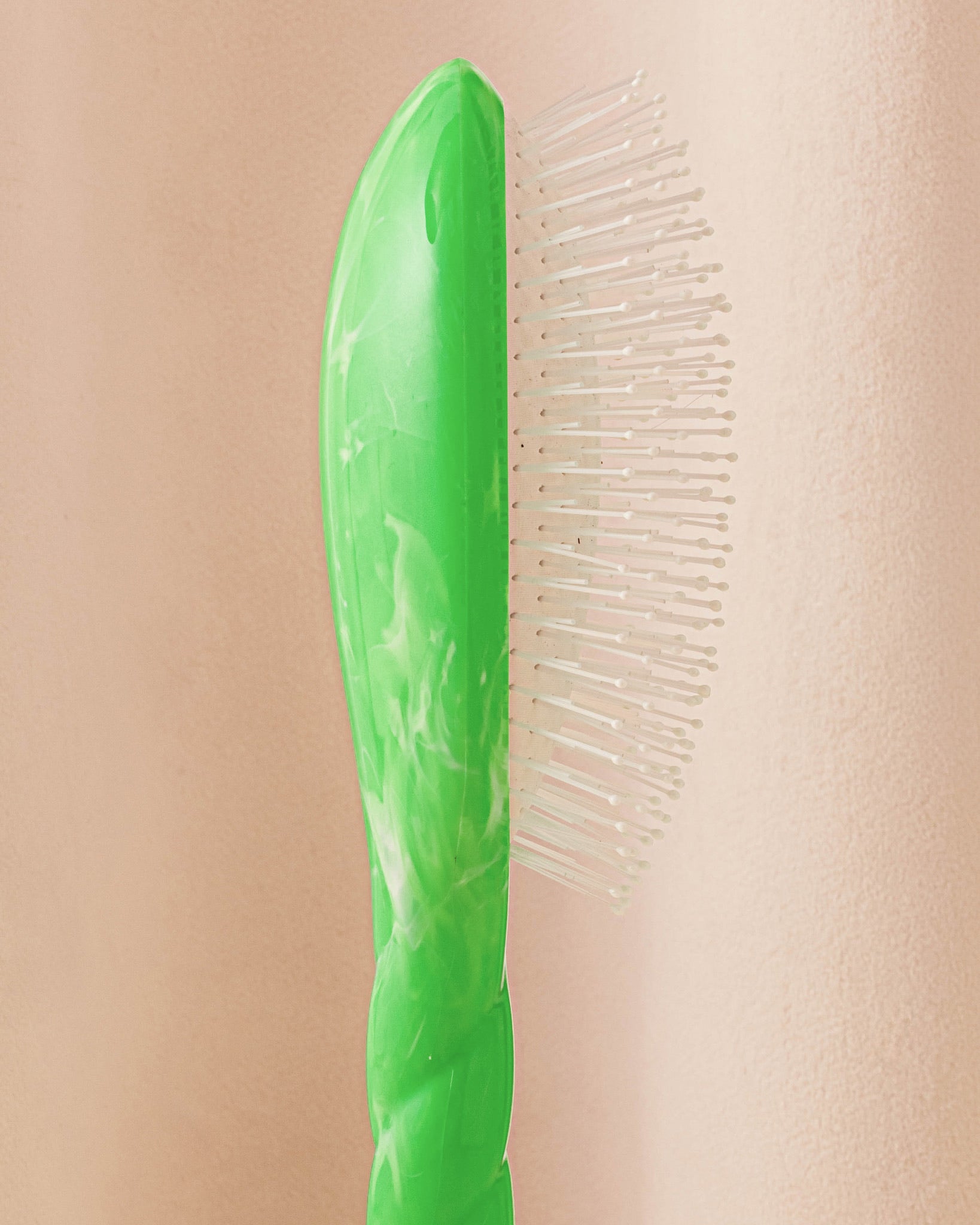 roseanna-x-la-bonne-brosse-n-04-la-brosse-d-m-lante-massante-la-miracle-tie-dye- image 3