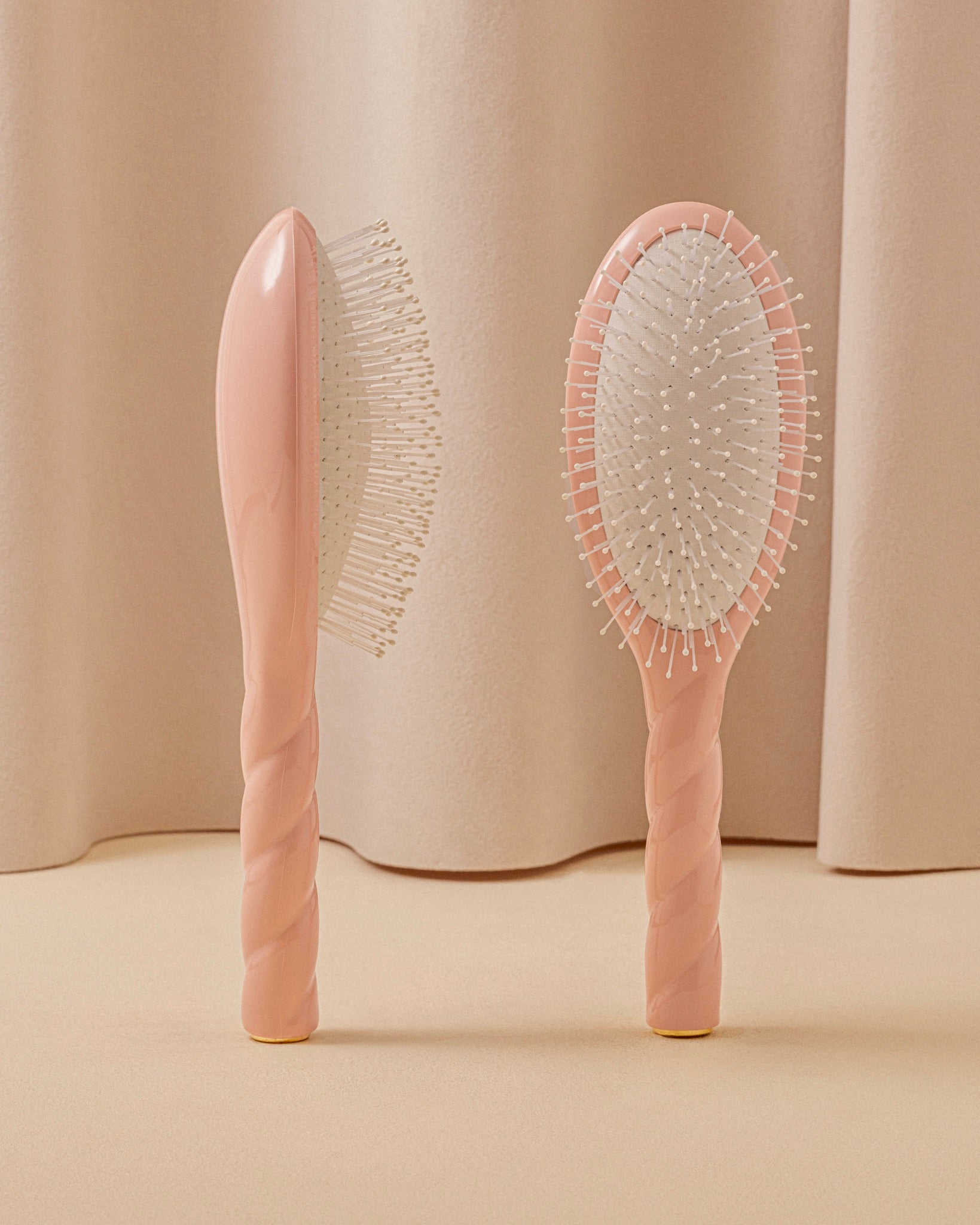 la-bonne-brosse-n-04-la-brosse-d-m-lante-massante-la-miracle-rose-poudr-21-cm image 1