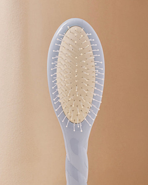 la-bonne-brosse-n-04-la-petite-brosse-d-m-lante-massante-la-miracle-bleu-ciel image 4