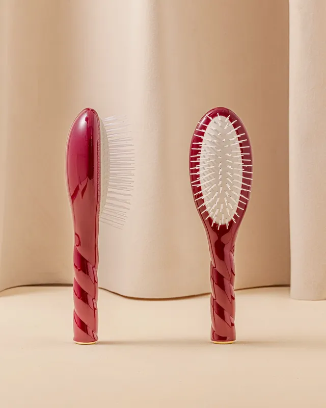 la-bonne-brosse-n-07-l-intense-petite-brosse-d-m-lante-stimulante-rouge-cerise image 1