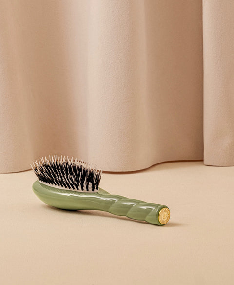 la-bonne-brosse-n-02-la-petite-brosse-d-m-lante-soin-l-indispensable-vert-amande image 5