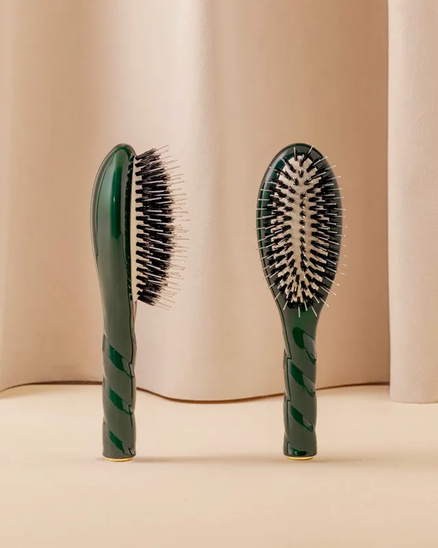 la-bonne-brosse-n-02-la-petite-brosse-d-m-lante-soin-l-indispensable-vert-emerau image 1