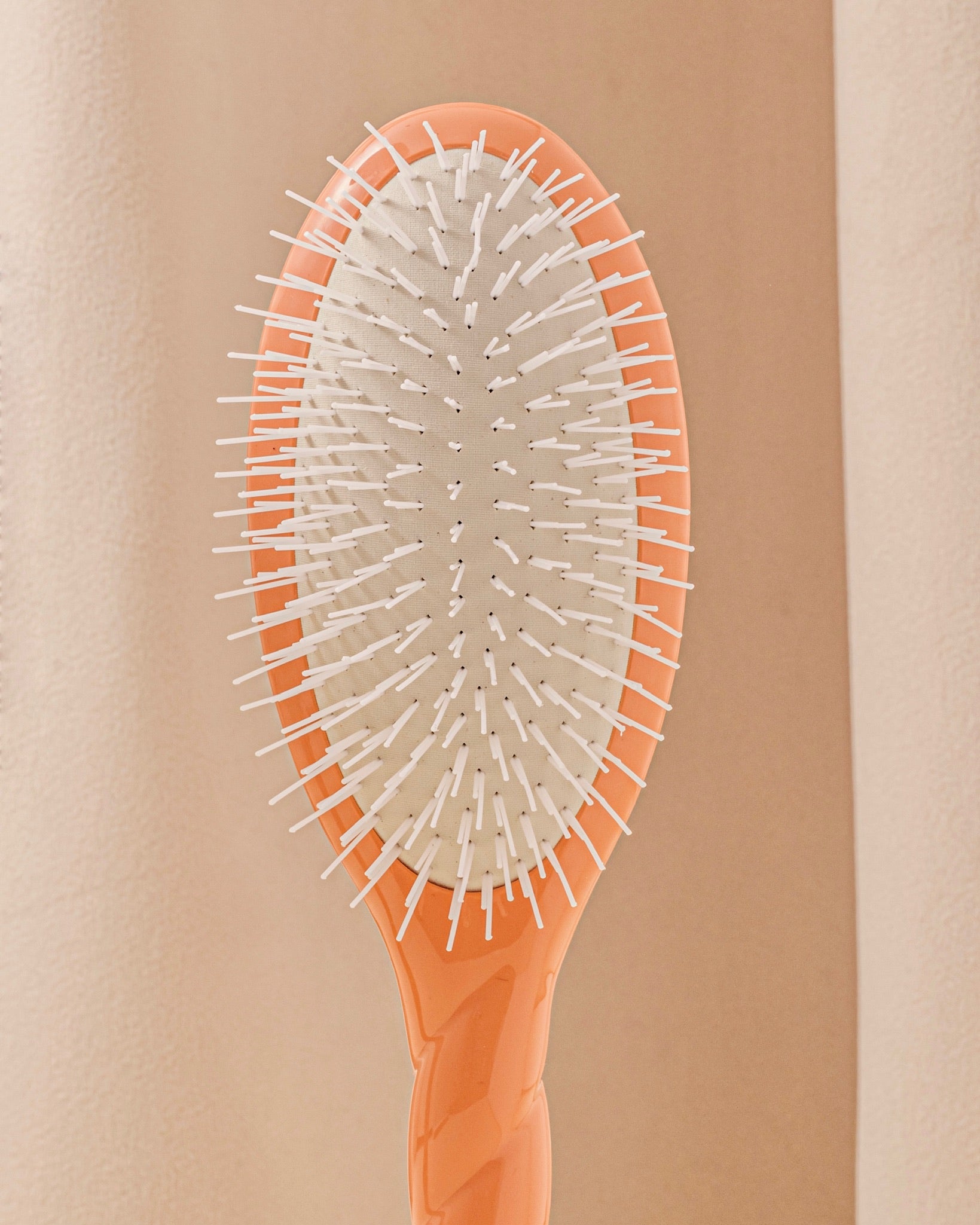 la-bonne-brosse-n-07-l-intense-brosse-d-m-lante-stimulante-grande-taille-corail image 4