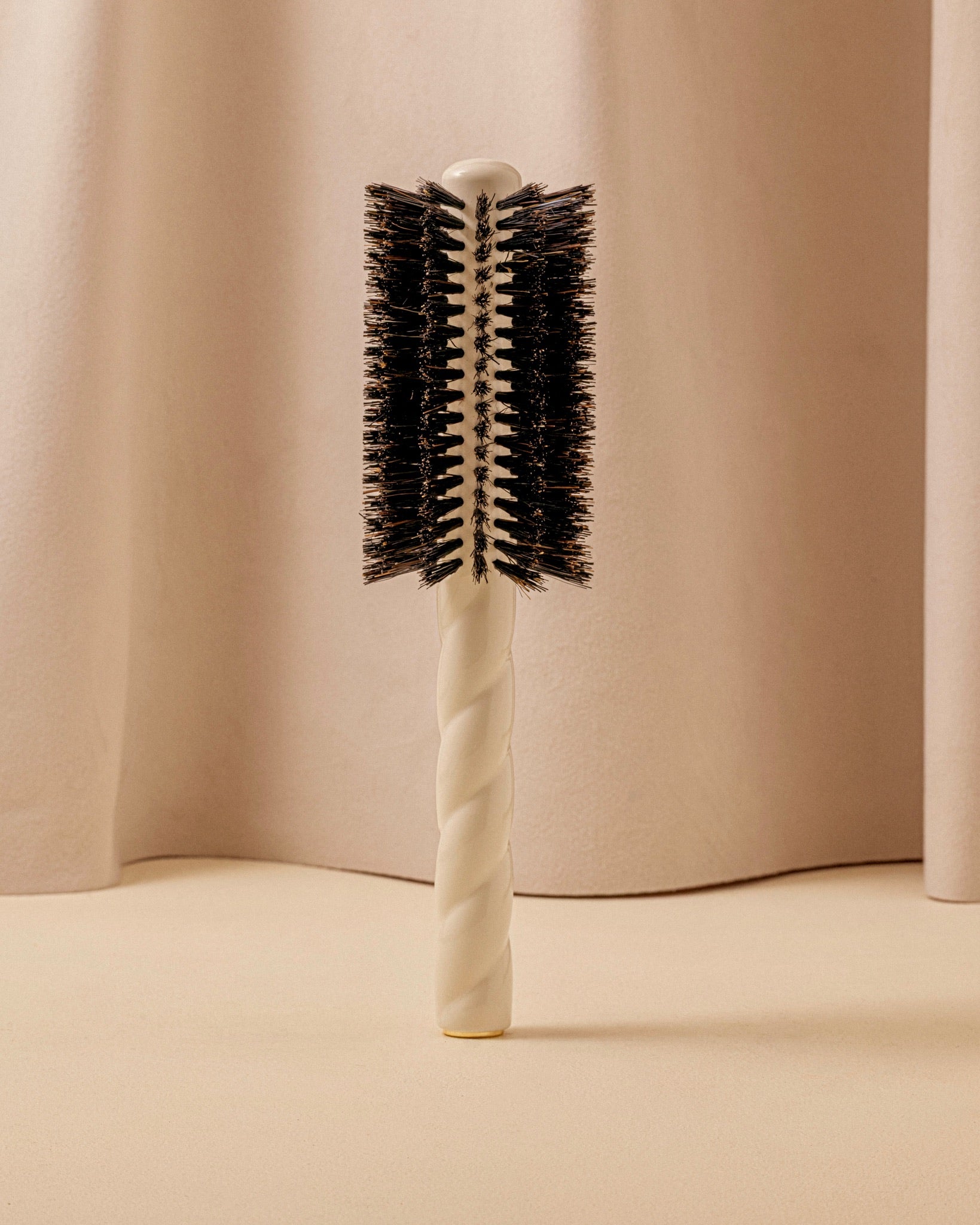 la-bonne-brosse-n-08-la-brosse-ronde-brushing-longueur-mouvement-blanc-cr-me image 2