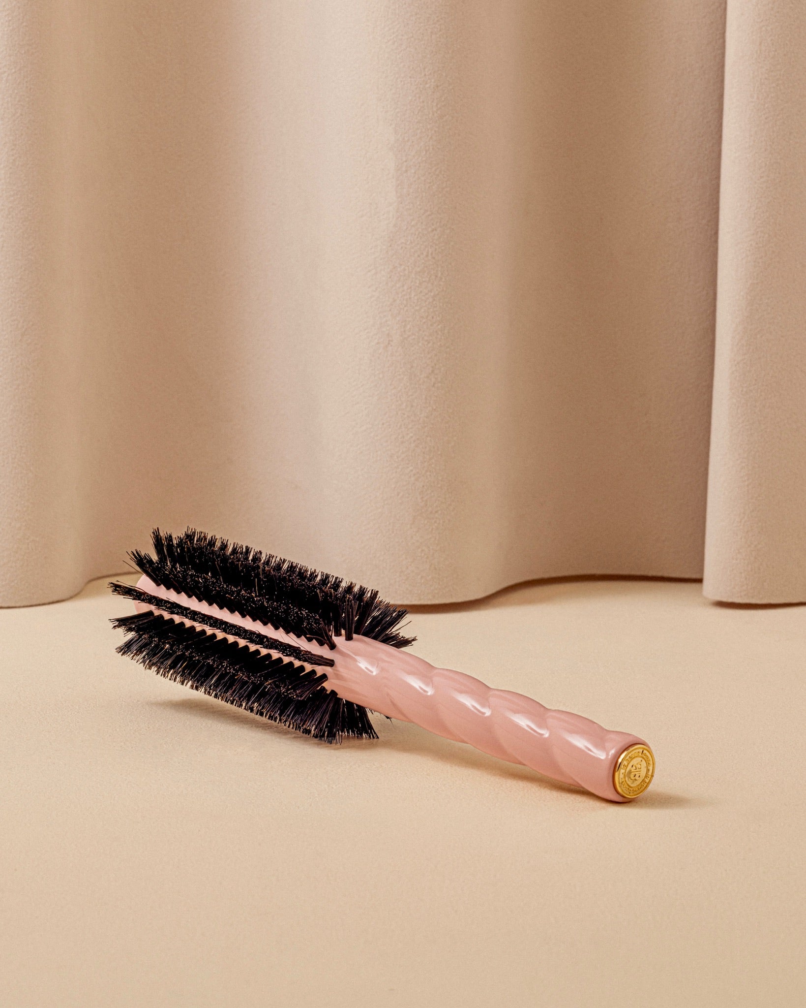 la-bonne-brosse-n-05-la-brosse-ronde-brushing-volume-style-rose-poudr image 4