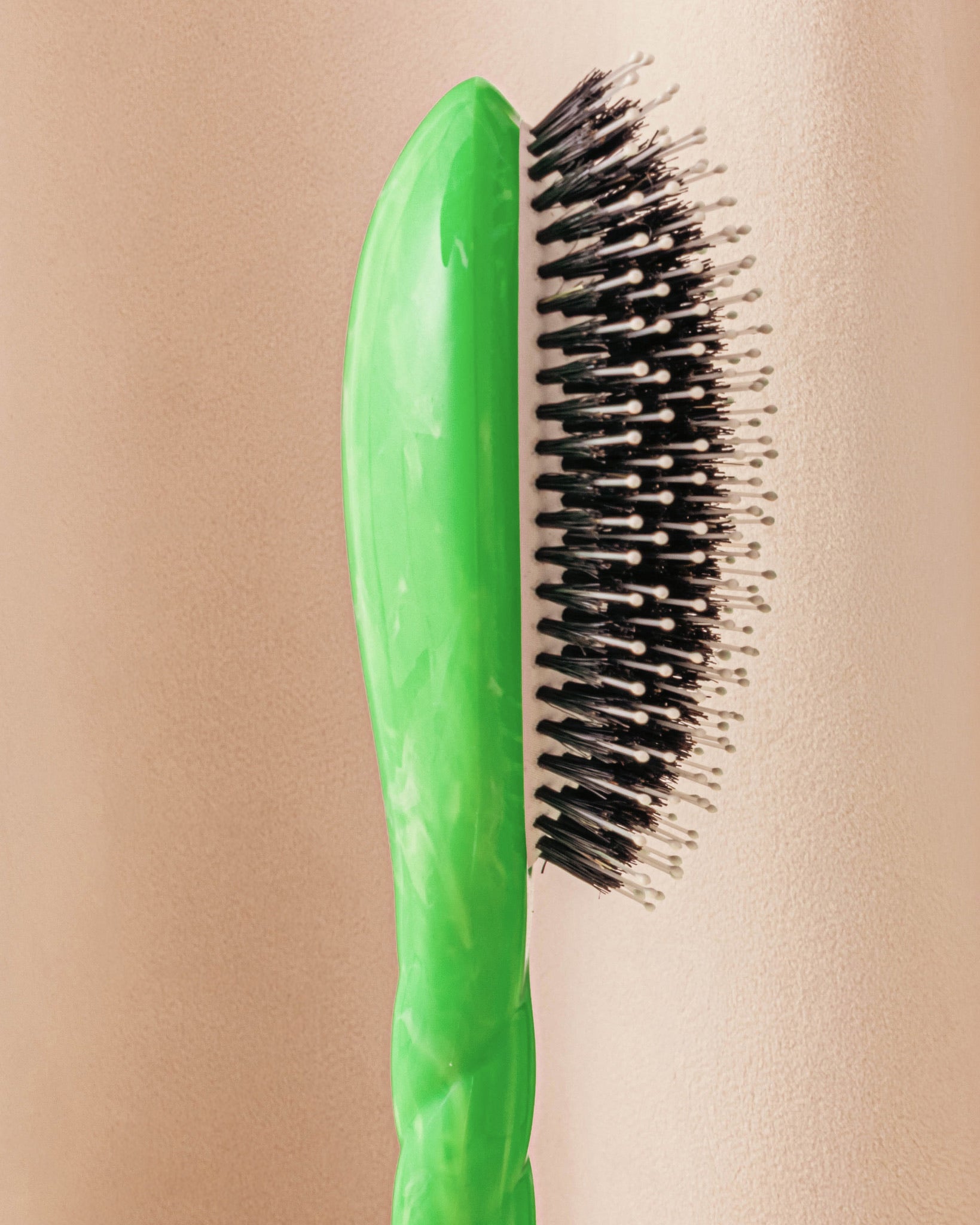 la-bonne-brosse-n-03-la-brosse-cuir-chevelu-sensible-l-indispensable-douceur-ros image 3