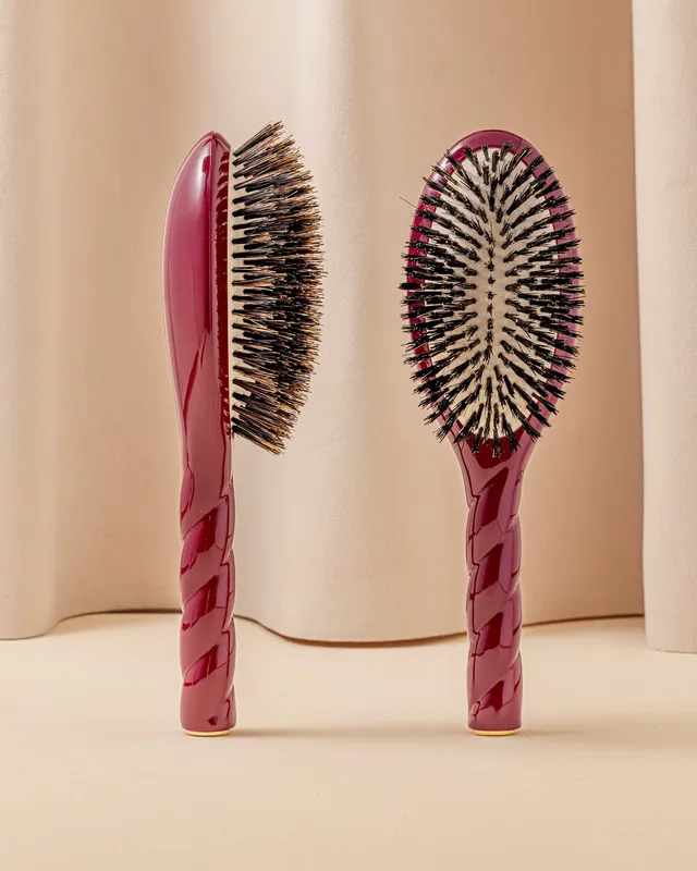 la-bonne-brosse-n-01-la-brosse-brillance-soin-l-universelle-rouge-cerise image 1