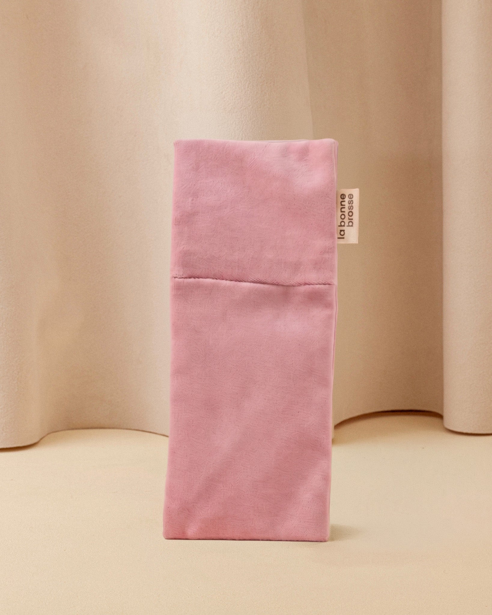 la-bonne-brosse-la-pochette-petite-brosse-pochette-velours-et-satin-rose-poudr image 1