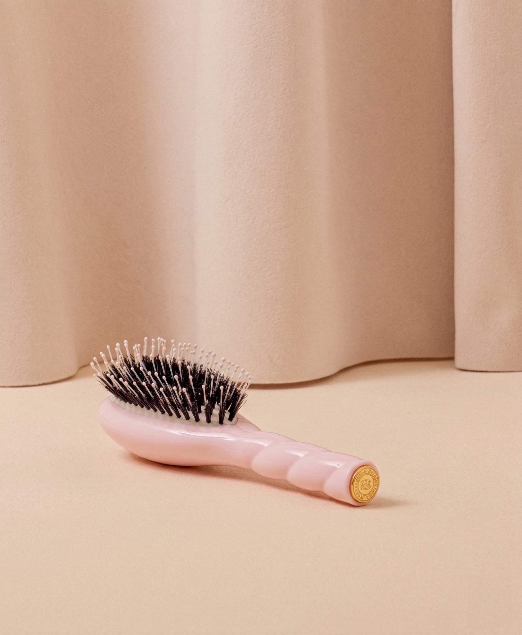 la-bonne-brosse-n-03-la-petite-brosse-cuir-chevelu-sensible-l-indispensable-douc-2 image 4