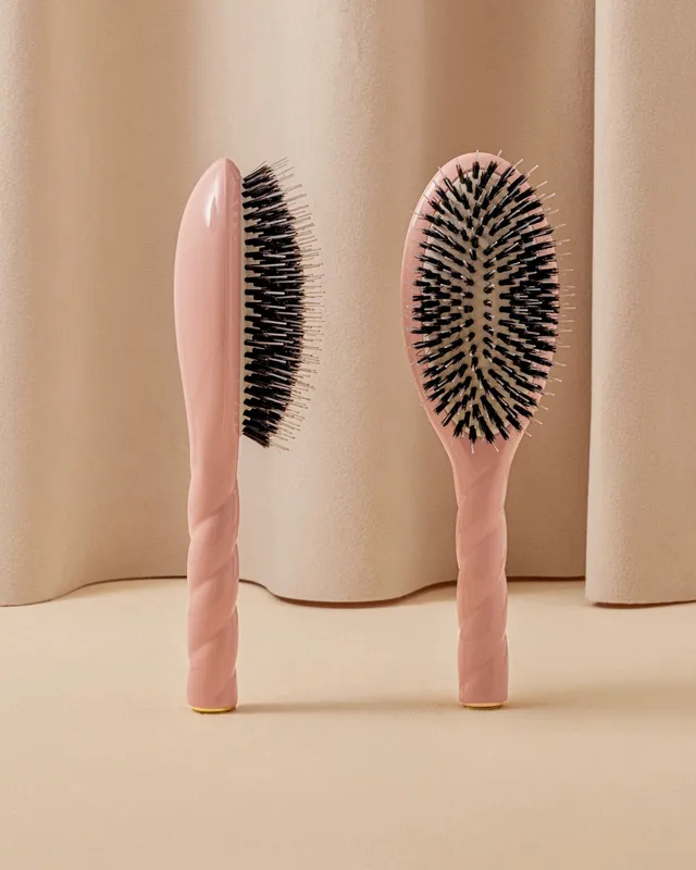 la-bonne-brosse-n-02-la-brosse-d-m-lante-soin-l-indispensable-rose-poudr-21-cm image 1