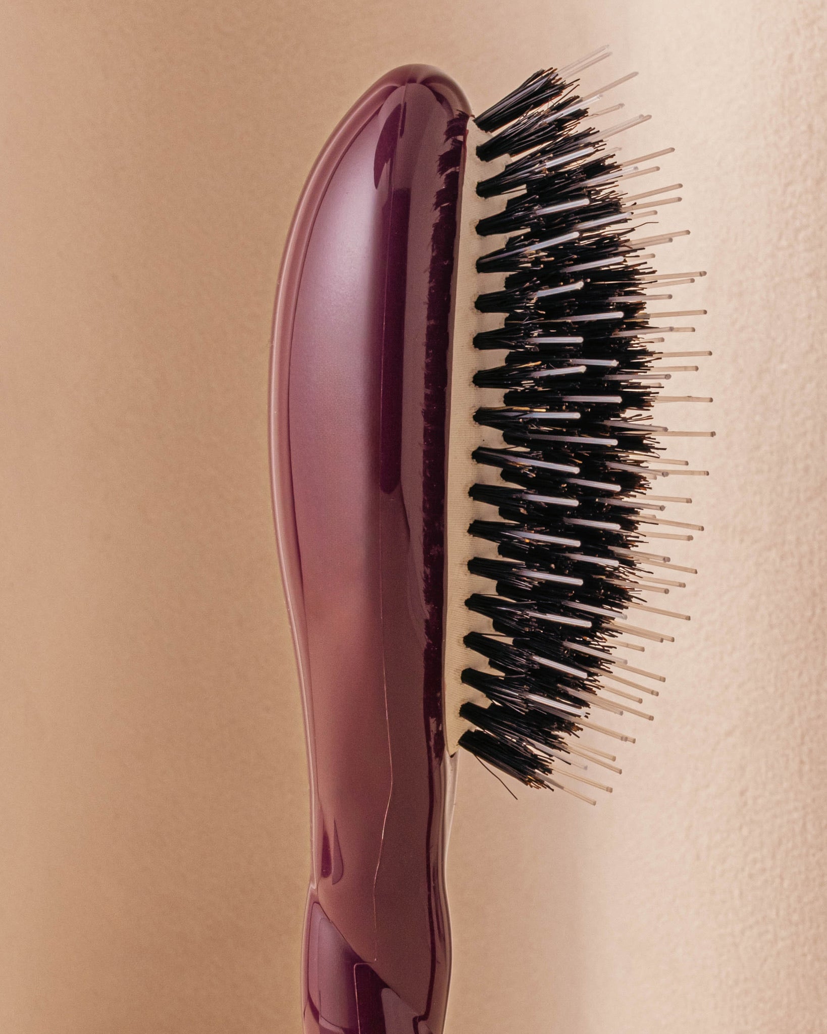 la-bonne-brosse-n-02-la-petite-brosse-d-m-lante-soin-l-indispensable-aubergine-d image 3
