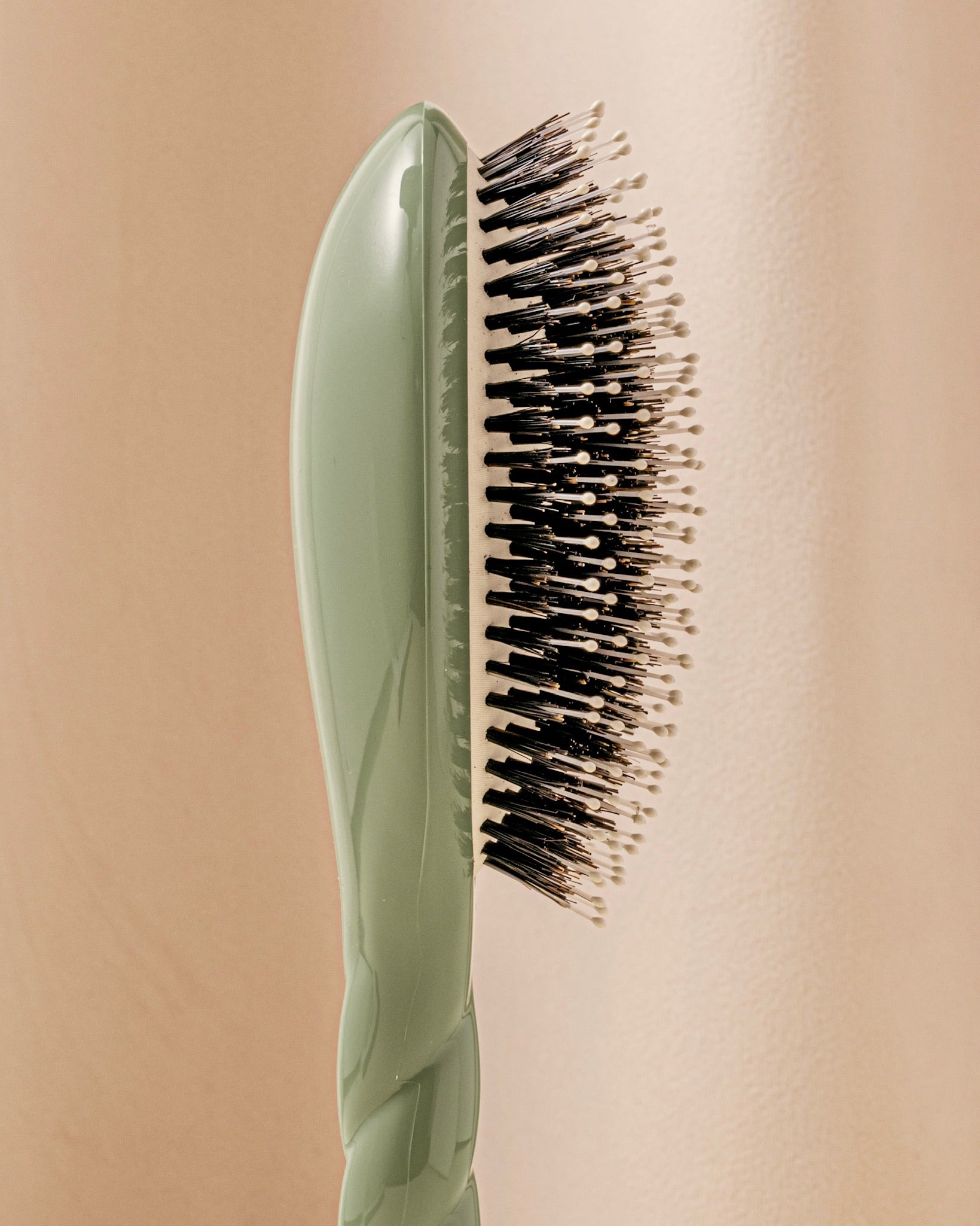 la-bonne-brosse-n-03-l-indispensable-douceur-brosse-cuir-chevelu-sensible-grande image 3