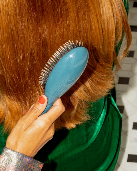 la-bonne-brosse-n-02-la-brosse-d-m-lante-soin-l-indispensable-bleu-encre-21-cm image 2
