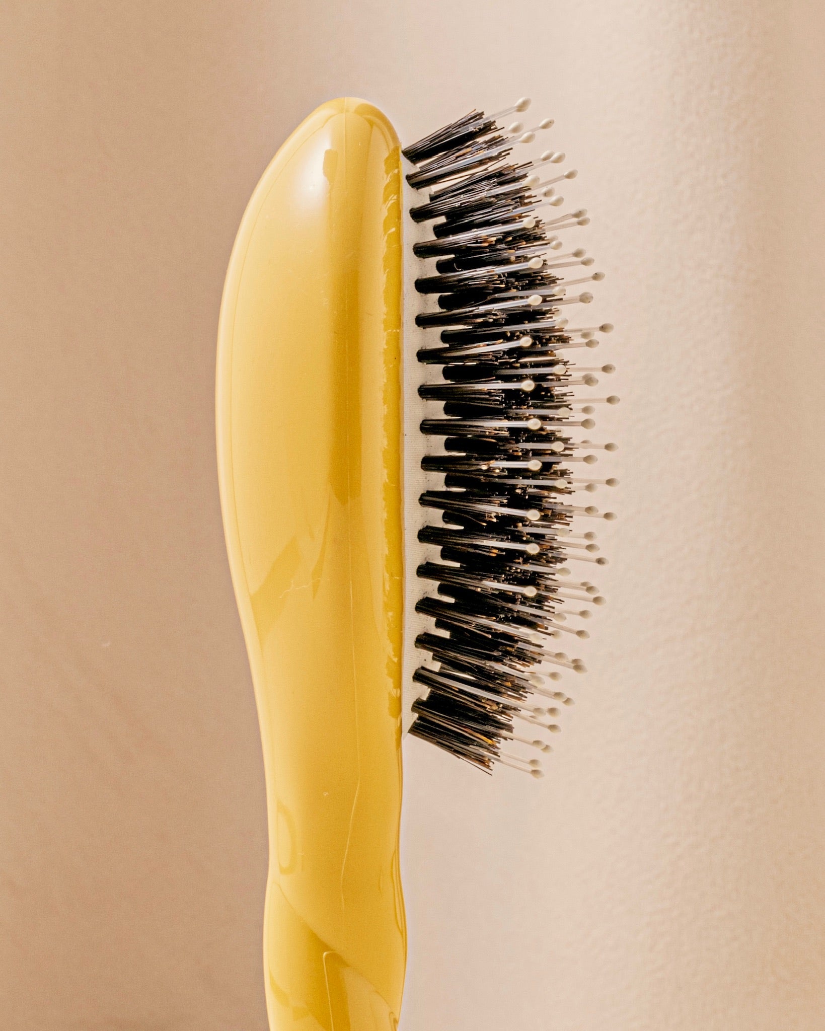 la-bonne-brosse-n-03-l-indispensable-douceur-petite-brosse-cuir-chevelu-sensible-8 image 3