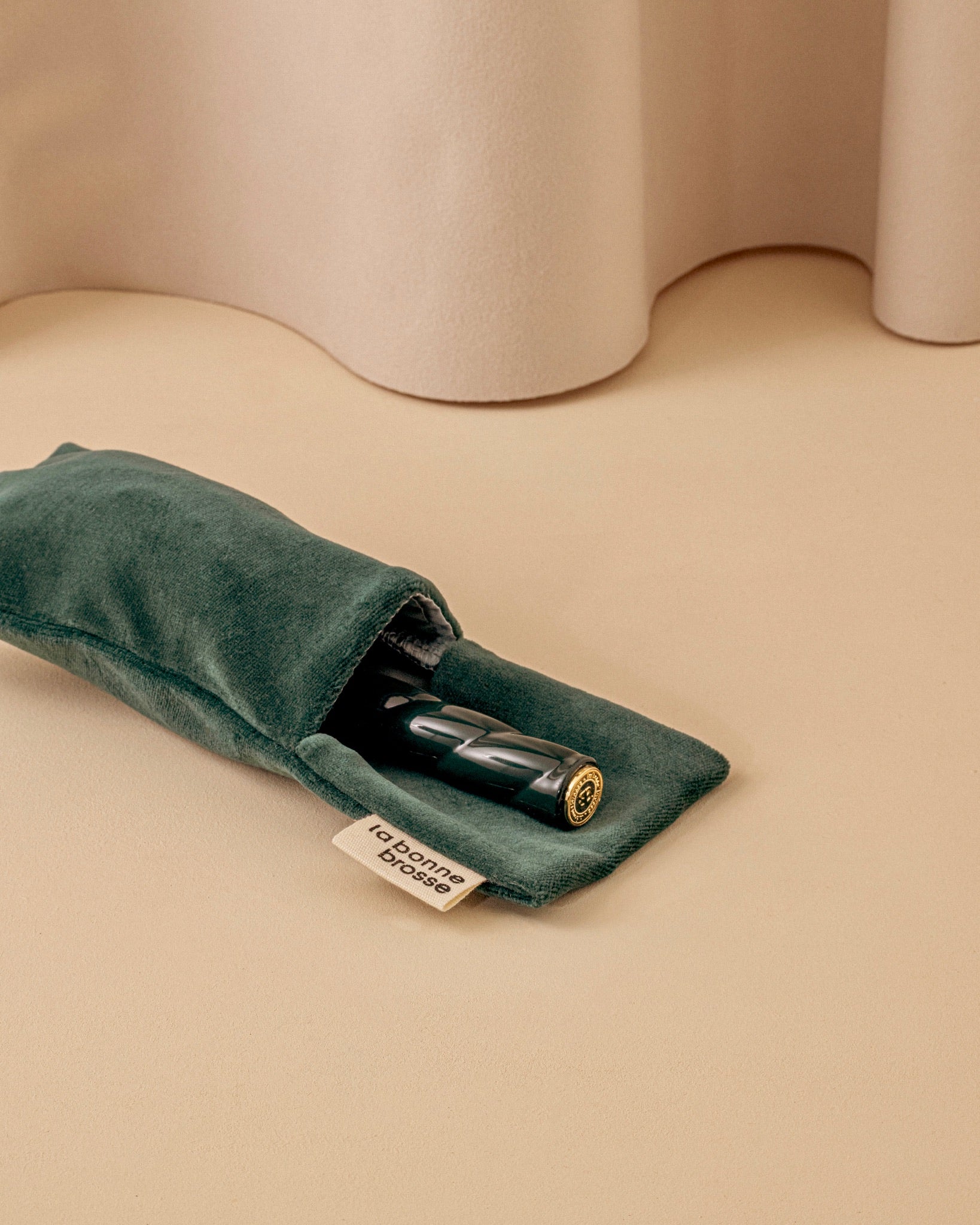 la-bonne-brosse-n-01-la-petite-brosse-brillance-soin-l-universelle-vert-meraude image 6