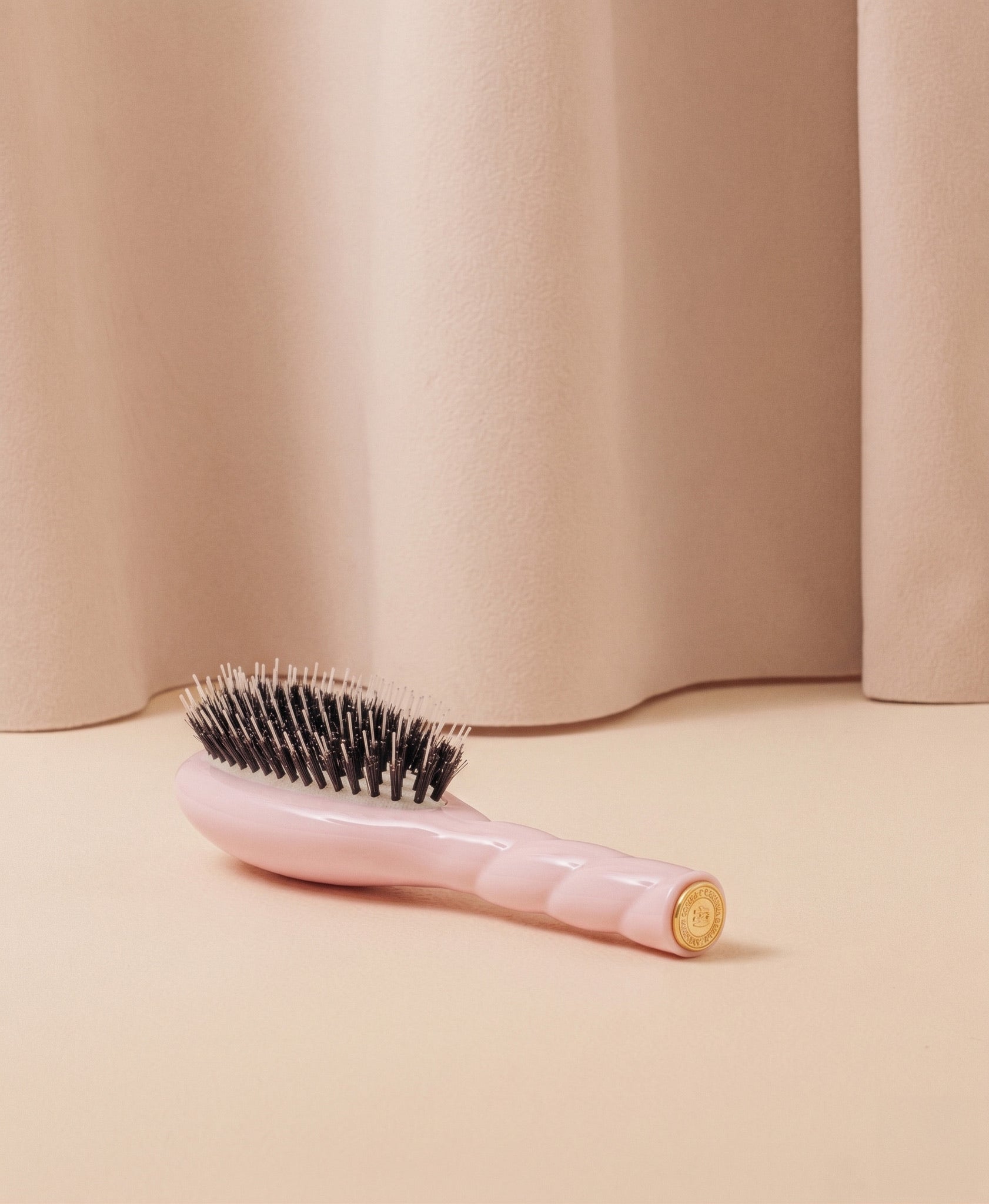 la-bonne-brosse-n-02-la-petite-brosse-d-m-lante-soin-l-indispensable-rose-lilas image 4