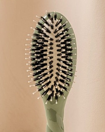 la-bonne-brosse-n-03-l-indispensable-douceur-petite-brosse-cuir-chevelu-sensible-2 image 4