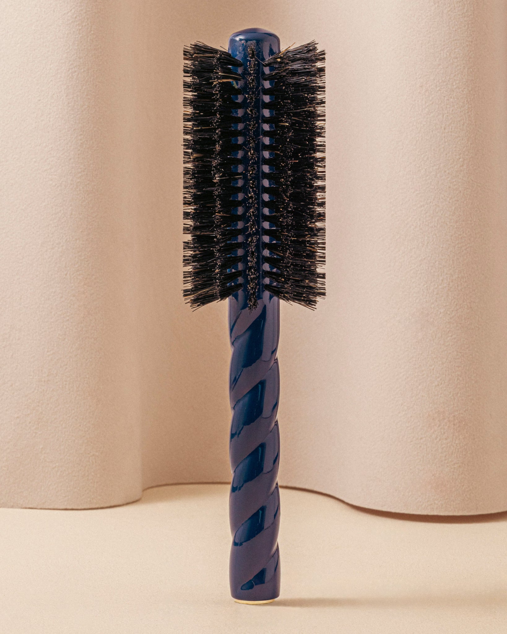 la-bonne-brosse-n-08-la-brosse-ronde-brushing-longueur-mouvement-bleu-myrtille image 2