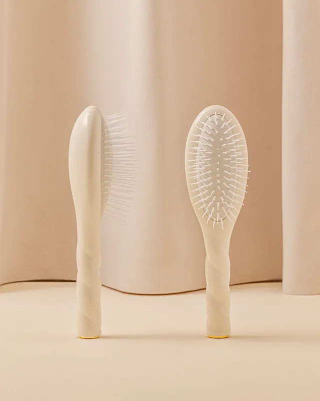 la-bonne-brosse-n-07-l-intense-petite-brosse-d-m-lante-stimulante-blanc-cr-me-17 image 1