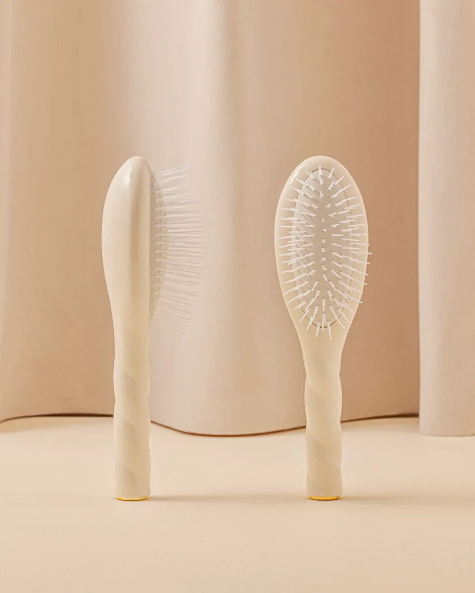 la-bonne-brosse-n-07-l-intense-petite-brosse-d-m-lante-stimulante-blanc-cr-me-17 image 1
