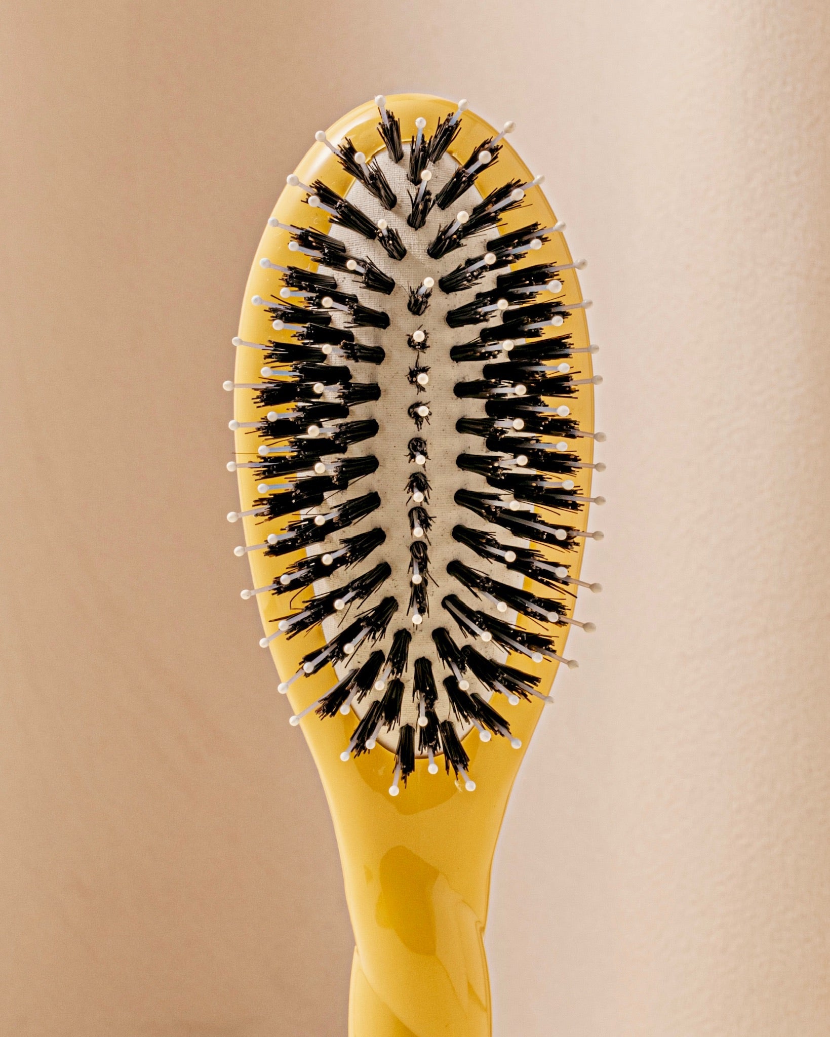 la-bonne-brosse-n-03-l-indispensable-douceur-petite-brosse-cuir-chevelu-sensible-8 image 4