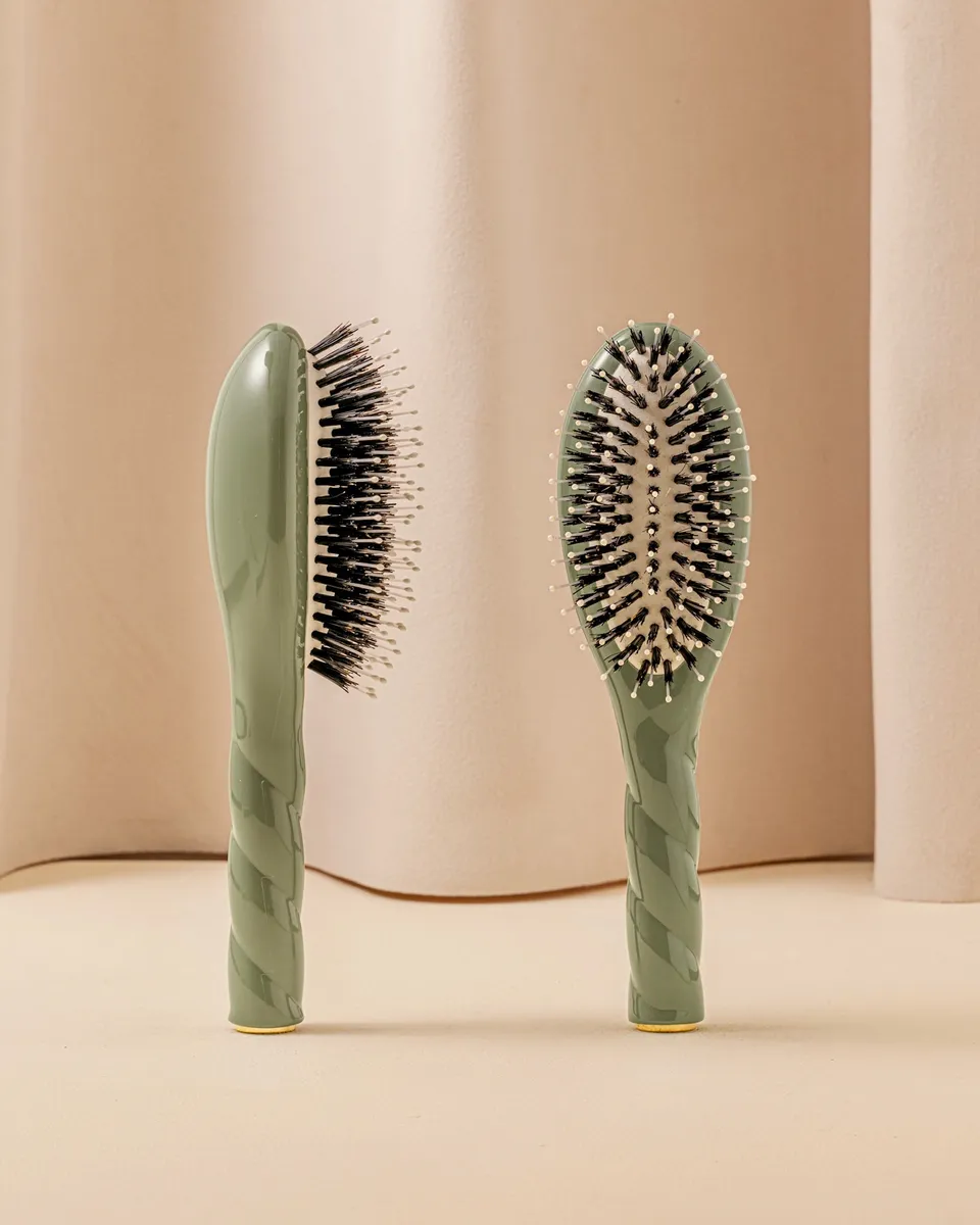 la-bonne-brosse-n-03-l-indispensable-douceur-petite-brosse-cuir-chevelu-sensible-2 image 1