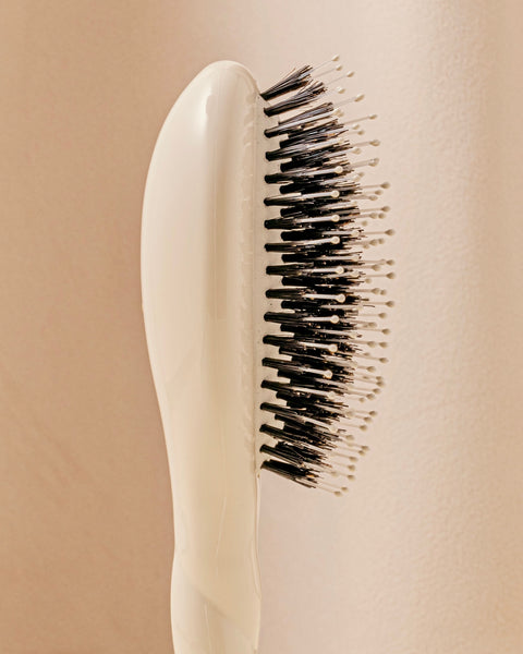 la-bonne-brosse-n-03-la-petite-brosse-cuir-chevelu-sensible-blanc-cr-me-indispen image 3