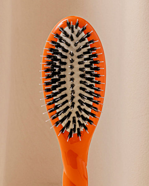 la-bonne-brosse-n-02-la-petite-brosse-d-m-lante-soin-l-indispensable-orange-seve image 3